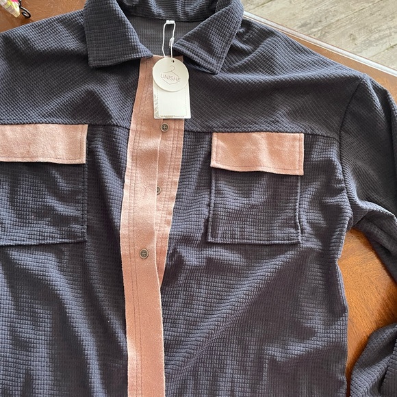 Longsleeve button up shirts very heavy Great for winter. - Picture 6 of 10